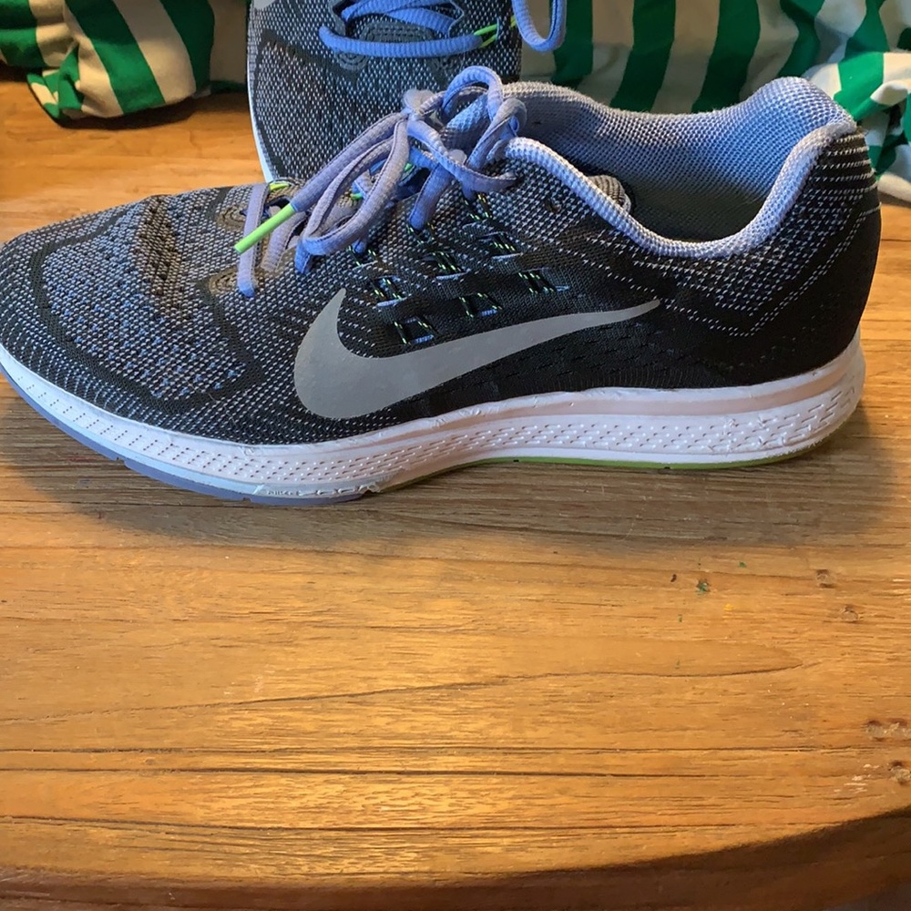 ***FINAL MARKDOWN ***
Nike Women’s Athletic Shoes size 9.5